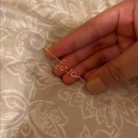 💋 Love Cursive ear cuff statement earring - Picture 4 of 7